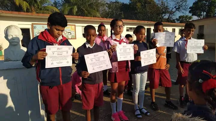 Obtiene equipo de pesas de Bainoa medallas en competencia provincial