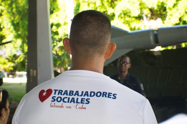 A los médicos del alma. Foto: Prensa Latina