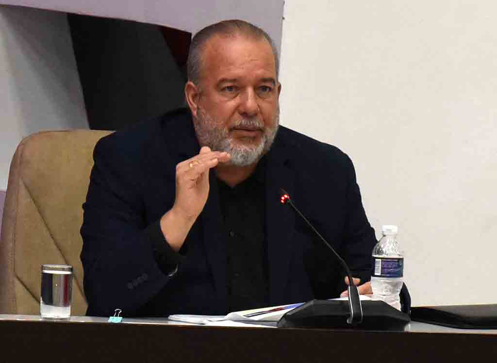 Primer ministro de Cuba exhorta a elevar producción agropecuaria