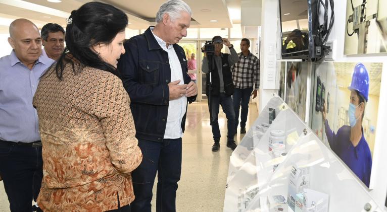 Recorre Díaz-Canel Centro Nacional de Biopreparados en Mayabeque.
