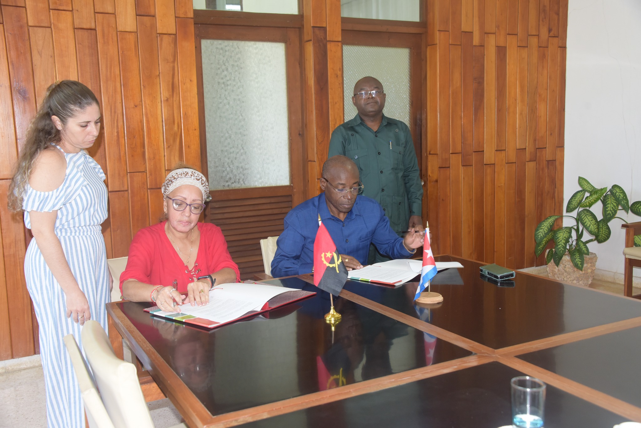 Recibe Centro Nacional de Sanidad Agropecuaria a delegación del Instituto de Investigaciones Agronómicas de Angola