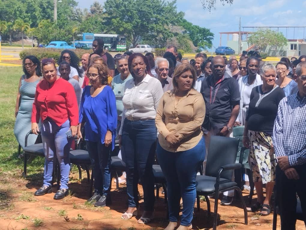 Reconocen a militantes de Jaruco en acto por un abril de victorias. Fotos: Radio Jaruco
