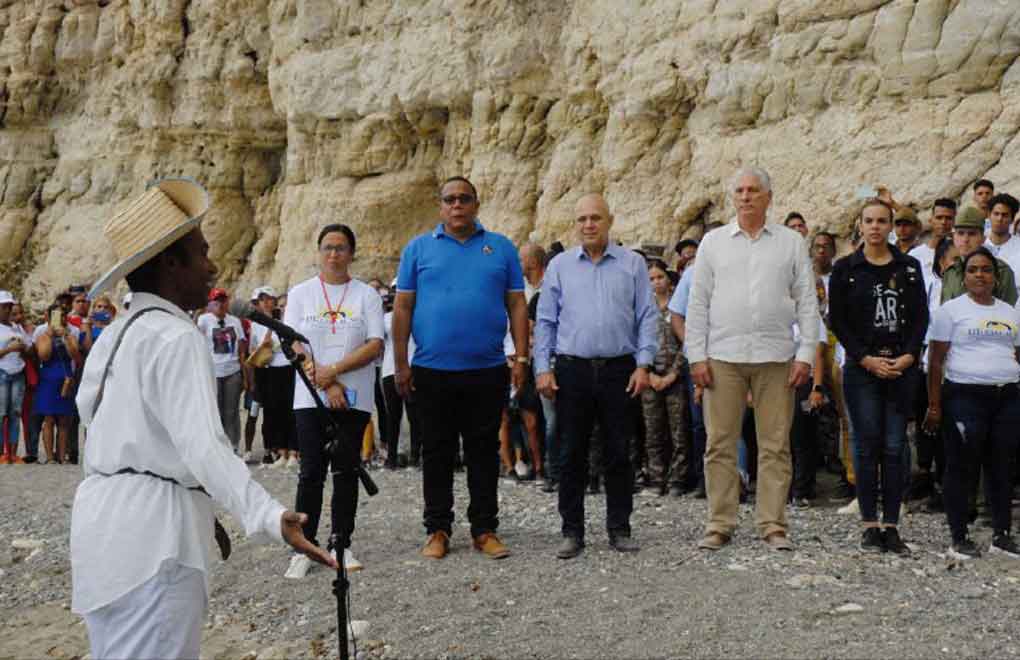 Presidente de Cuba encabeza conmemoración de efemérides patria