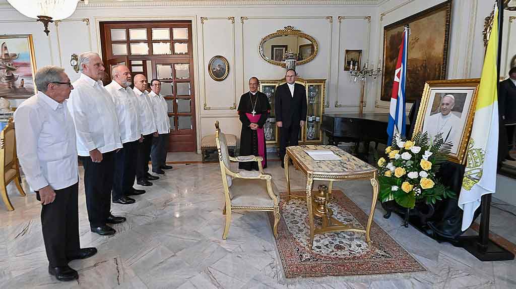 Expresan líderes de Cuba condolencias por deceso de papa Francisco