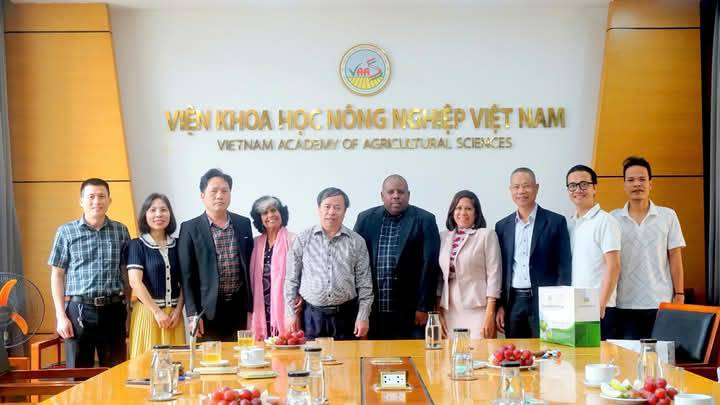 Delegación de Mayabeque colabora con Academia de Ciencias Agrícolas de Vietnam. Foto: Facebook