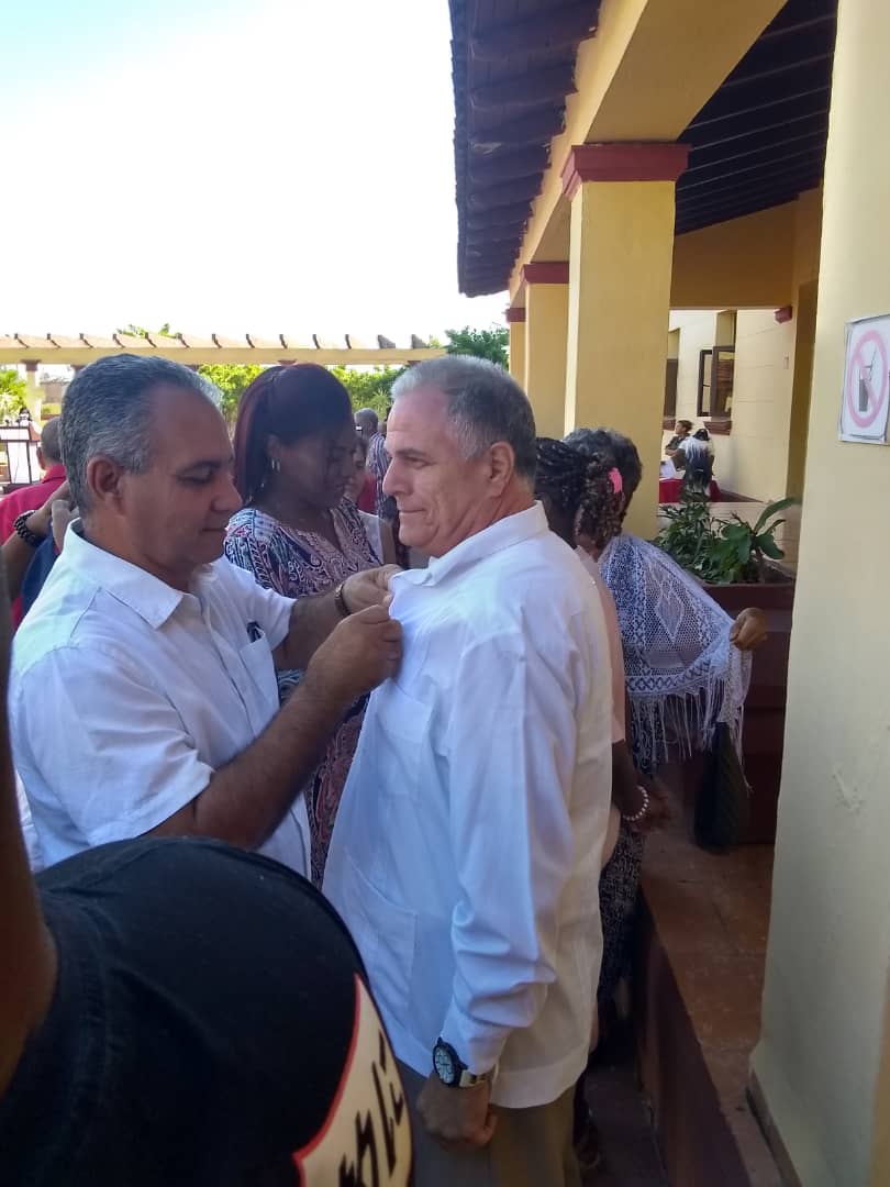 Entregan reconocimientos y distinciones a trabajadores de Mayabeque en saludo al Primero de Mayo.