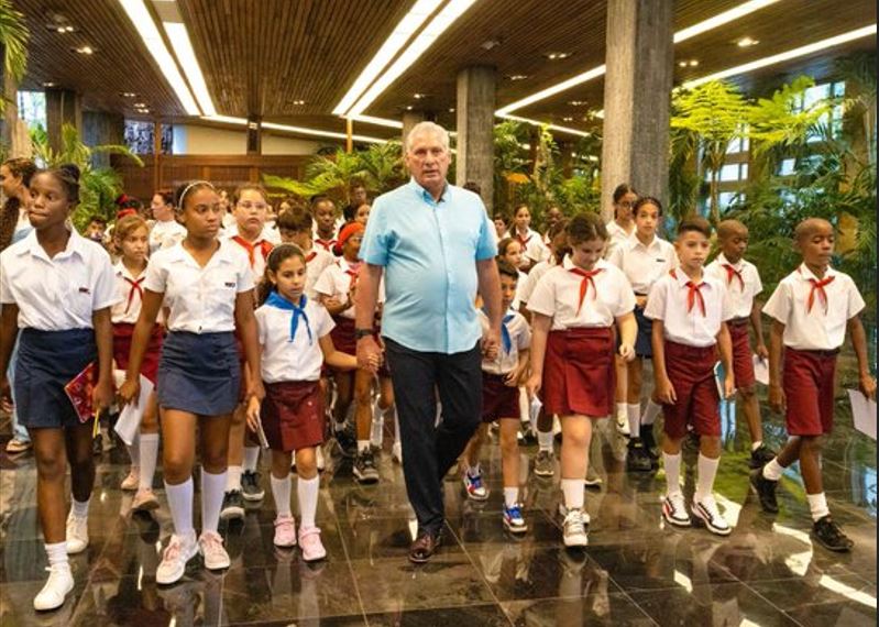 Díaz-Canel felicita a organizaciones juvenil e infantil de Cuba