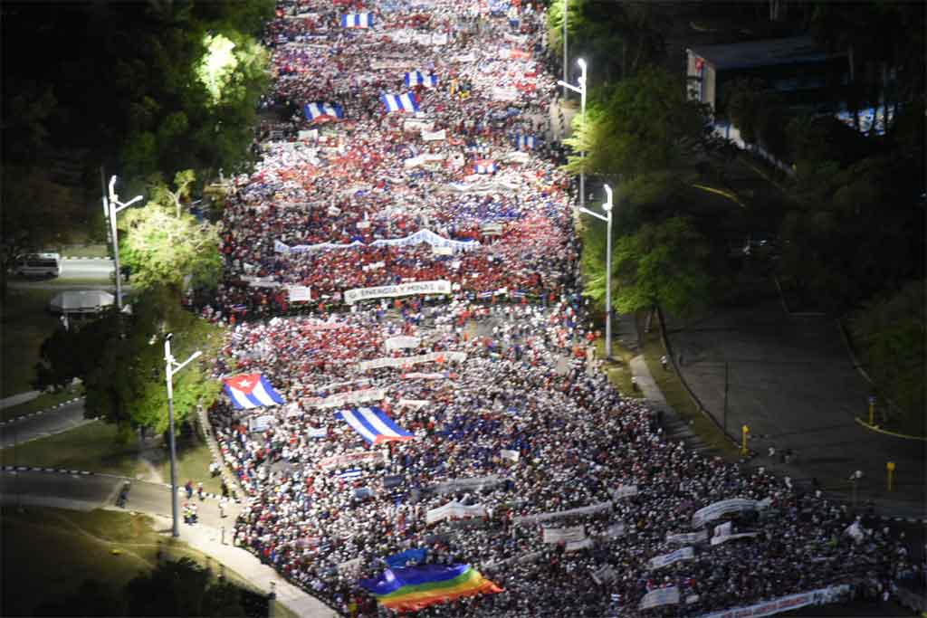 Trabajadores franceses acompañan el Primero de Mayo en Cuba. Foto: Prensa Latina