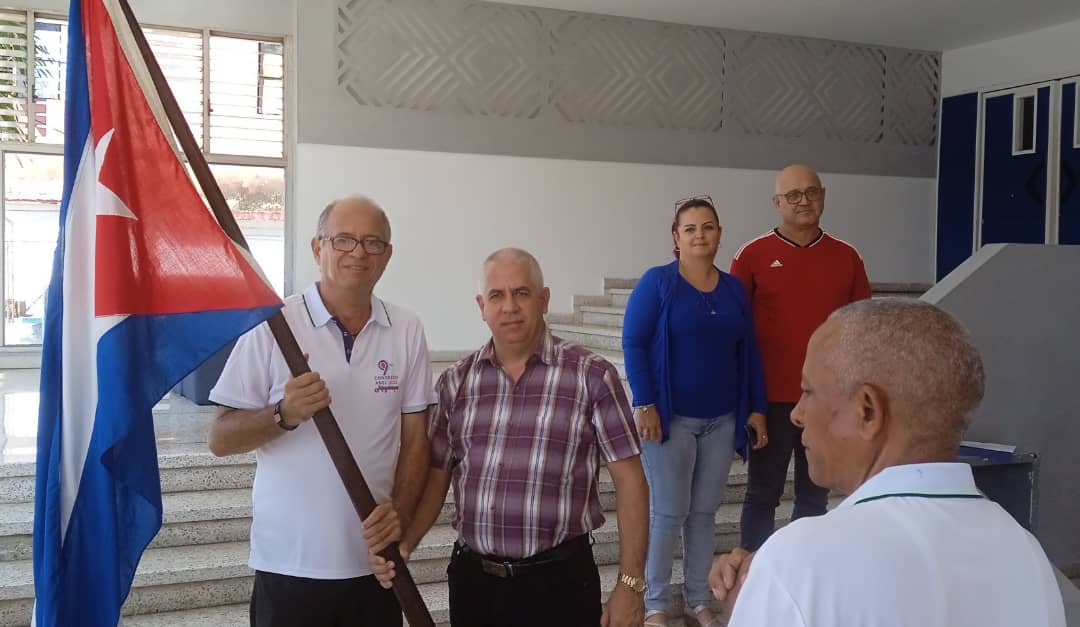 Abanderan delegación de economistas y contadores al Noveno Congreso