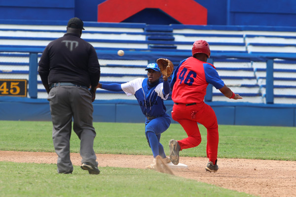 Dividen honores las escuadras de Cienfuegos y Mayabeque en Campeonato Nacional Sub-23 de Beisbol