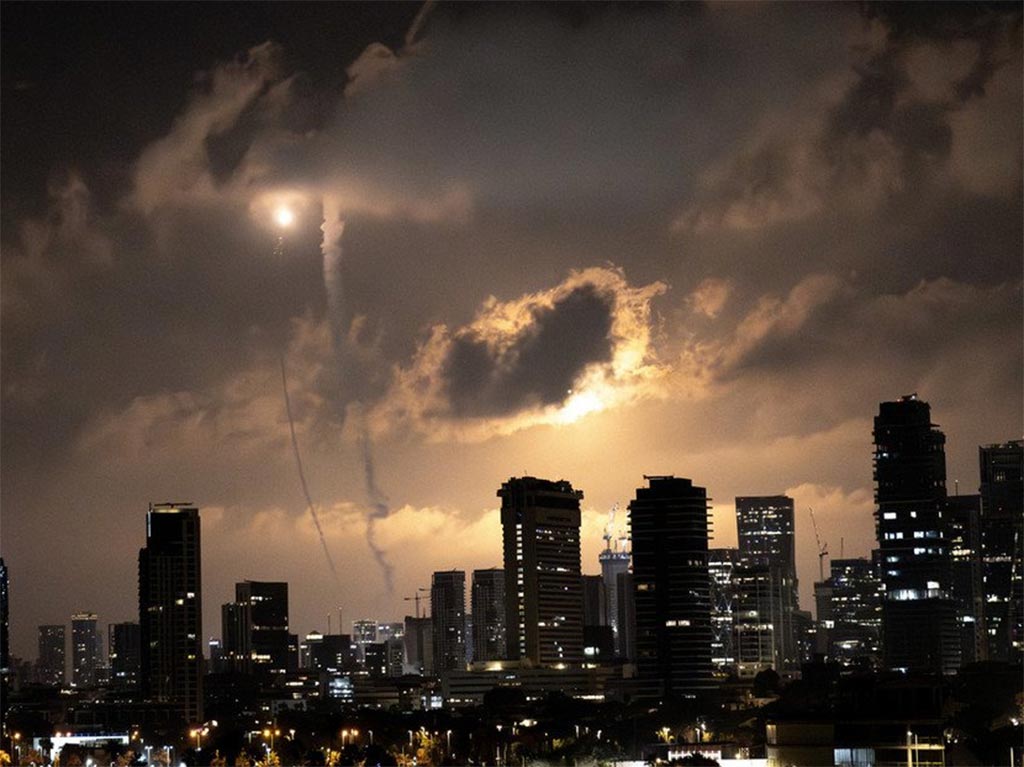 Irán responde con misiles a Israel, que bombardea Teherán. Foto: Prensa Latina