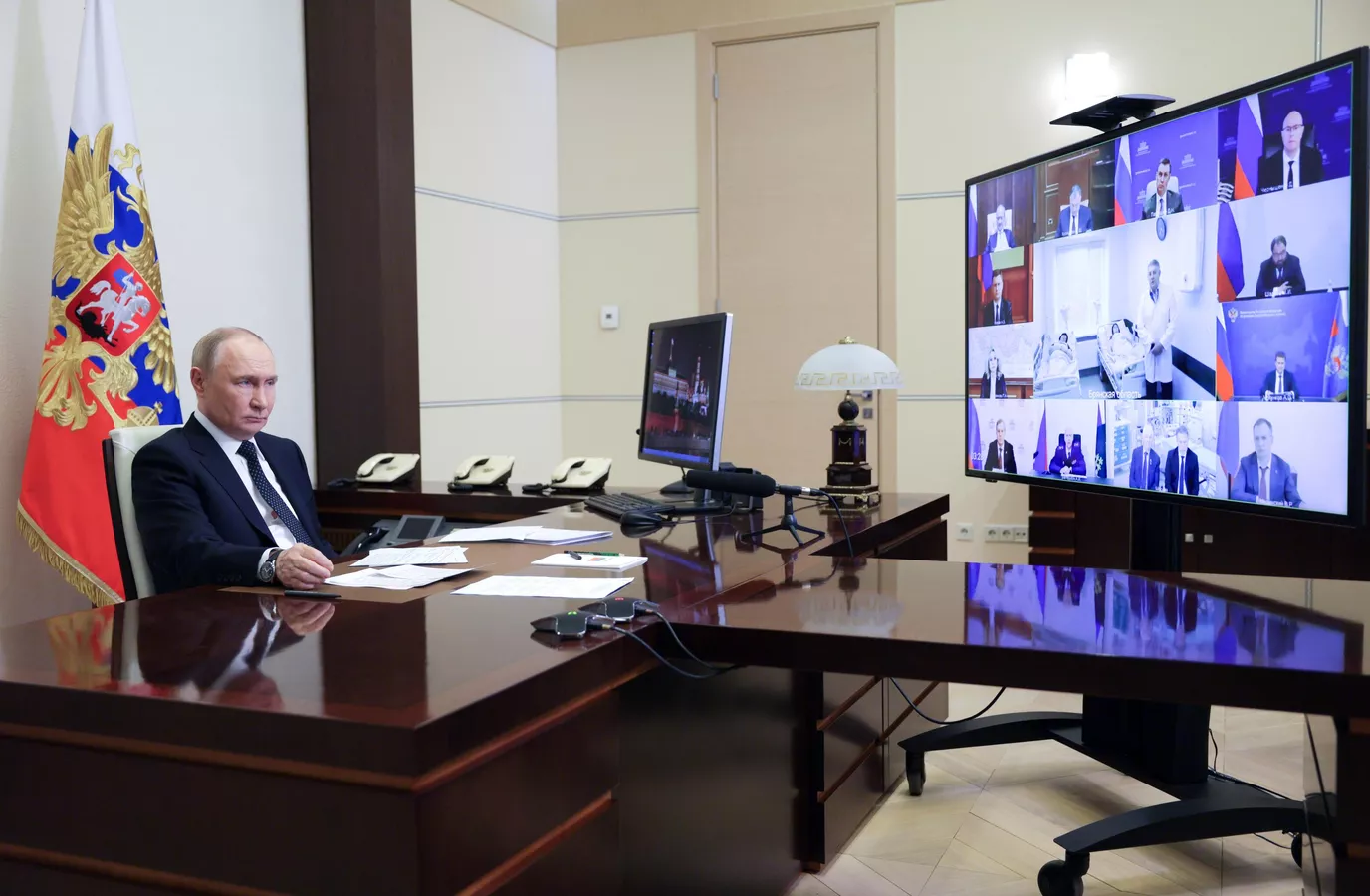 Putin cuestionó sentido de negociar con Kiev tras ataques terroristas