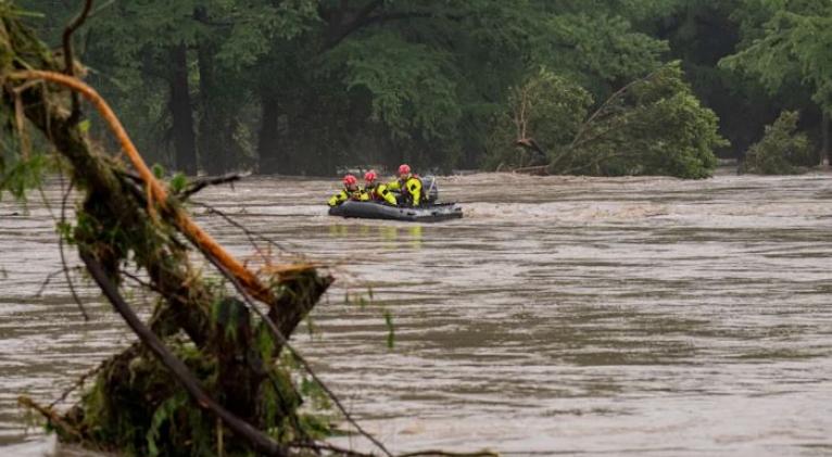 Inundaciones en Texas causan muertes y desaparecidos.