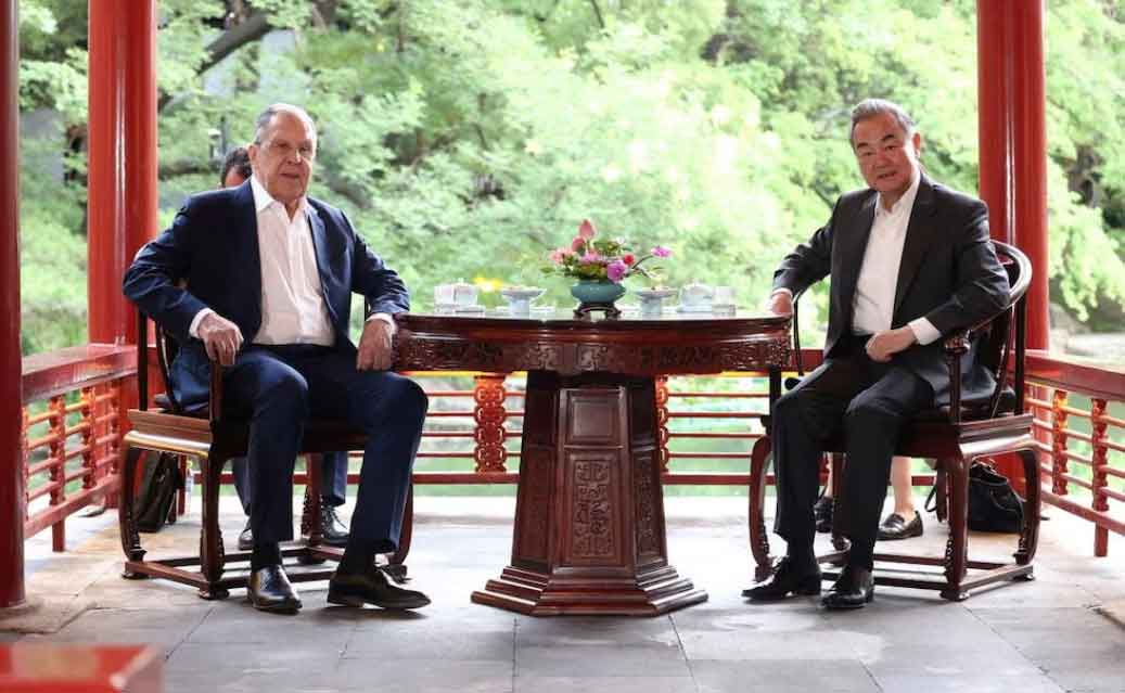 Cancilleres de Rusia y China analizan la situación en Ucrania. Foto: Prensa Latina