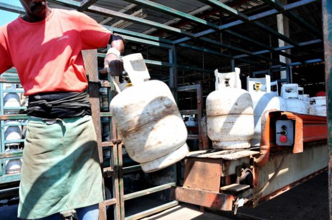 Detenida comercialización de gas licuado hasta próxima descarga. Foto: La Demajagua