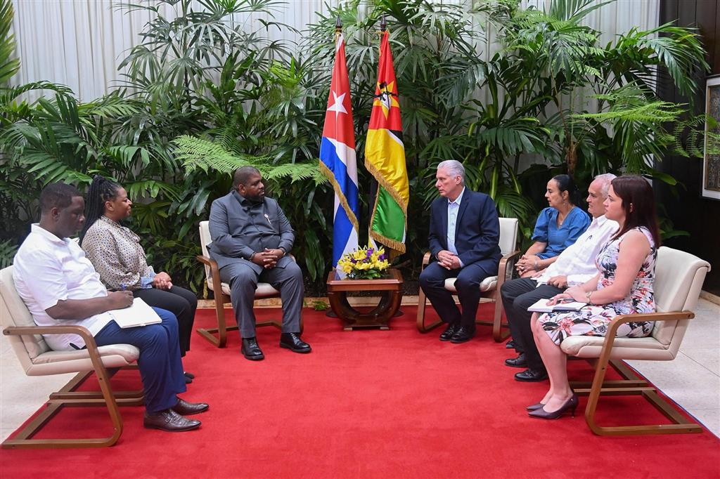 Presidente de Cuba recibió a dirigente partidista mozambiqueño