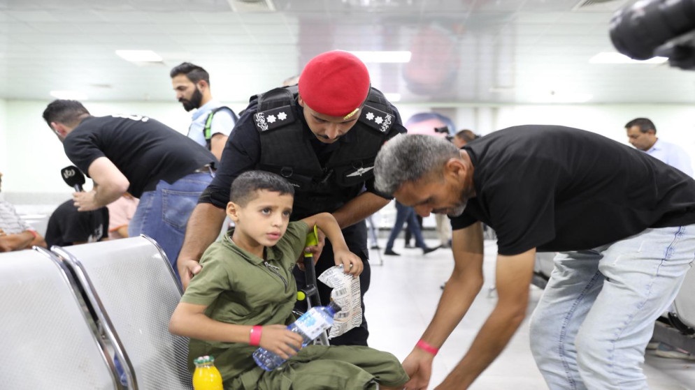 Jordania evacúa a niños gazatíes que requieren atención médica