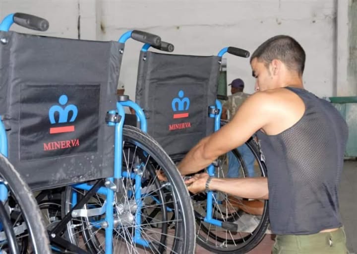Cuatro asociados de la ACLIFIM Jaruco adquieren sillas de ruedas