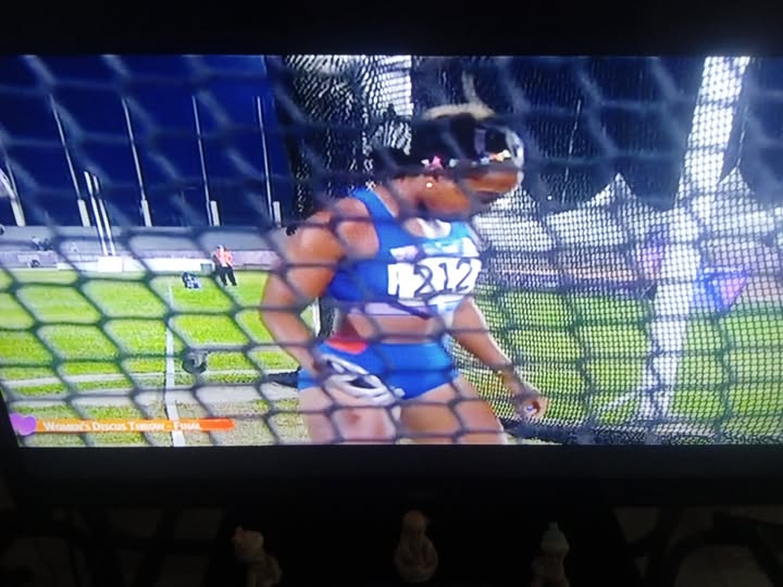 Oro para Alejandra de la Caridad Mesa en los II Juegos Panamericanos Junior de Asunción Mayabeque, Cuba: Alejandra de la Caridad Mesa, de San José de las Lajas, en Mayabeque, obtuvo hoy medalla de Oro en el Lanzamiento del Disco de los II Juegos Panamericanos Junior de Asunción, con un disparo de 54,42 en su primer intento. La mayabequense marcó de 52.10 en el segundo disparo, 52.87 en el tercero y cometió foul en el cuarto. En el quinto lanzamiento logró 45,72 y ya en el sexto se sabía campeona y cometió foul. Esta ha sido la mejor actuación de los mayabequenses hasta el momento en los II Juegos Panamericanos Junior de Asunción.