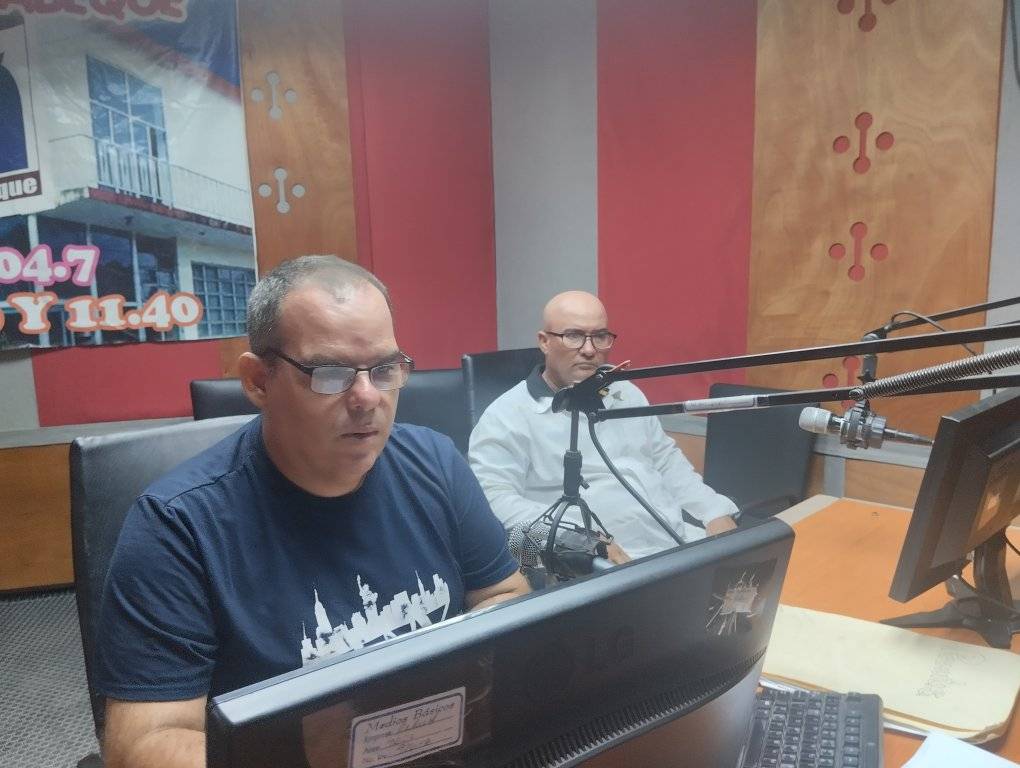 El Director Municipal de Salud, Ariel Martínez Lescano, entrevistado para el espacio De 10 a 11. Foto: Maikel Simón