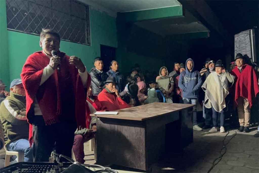 Policías enfrentan justicia indígena en Ecuador por persecución a Iza