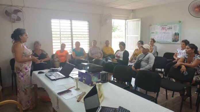 Contribuyen mujeres de Mayabeque con mejora de producción de ganado menor. Foto: Radio Camoa