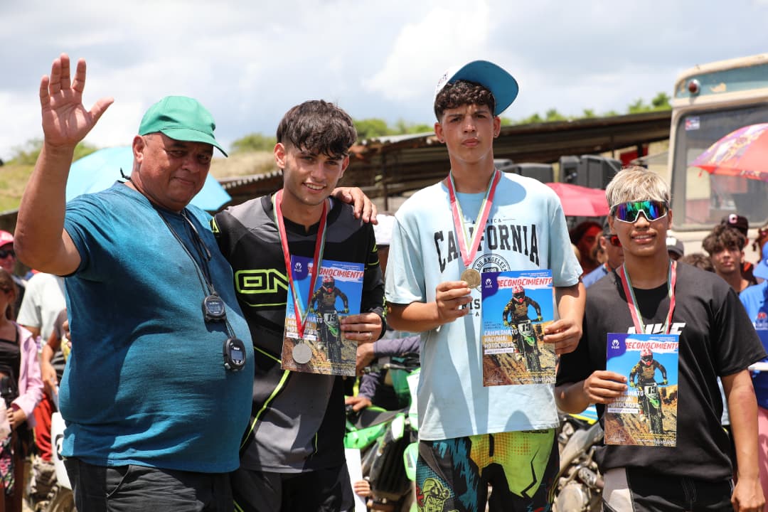 Obtuvo Yadiel Báez Hernández segundo lugar del Campeonato nacional de motocross. Foto: Edilsa Hernández