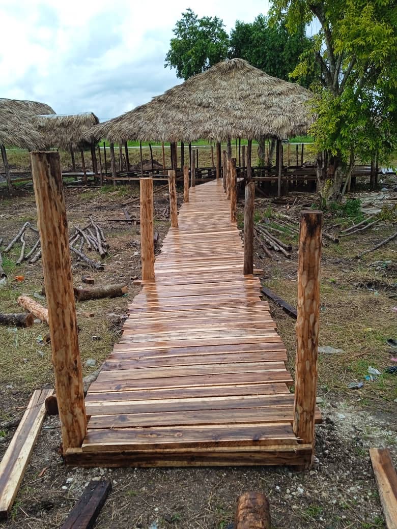 Construcción del Ranchón Las Moras, en la entrada del municipio de Güines. Foto: Maikel Simón
