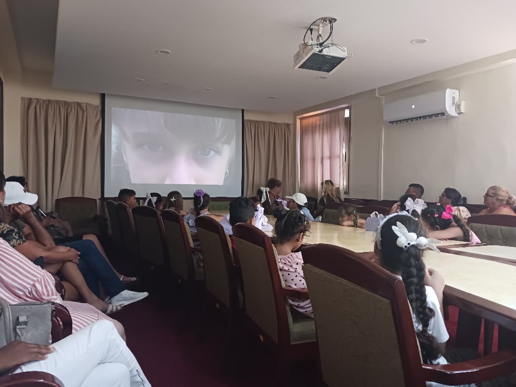Celebró proyecto ArteSoy su primer aniversario con el estreno del audiovisual Alexandra y el árbol