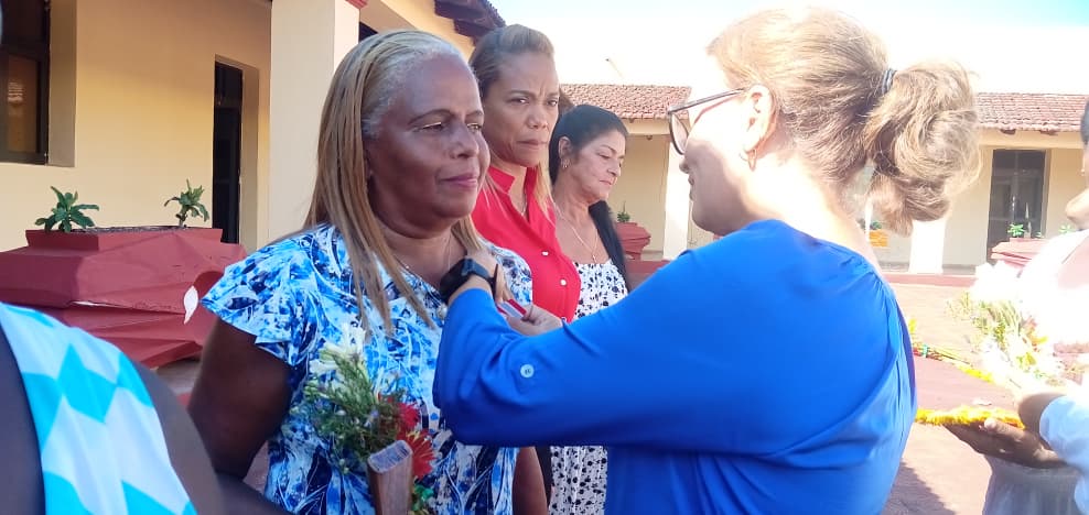 Condecoran a mujeres destacadas por los 65 años de la FMC
