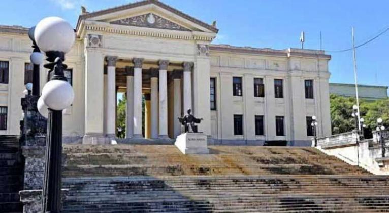 Universidades inician matrículas para curso 2025-2026.