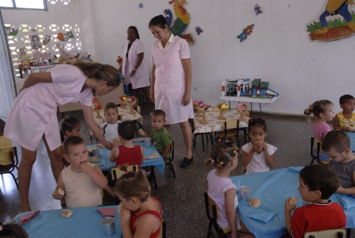 Restructuran nuevo curso escolar educadores locales