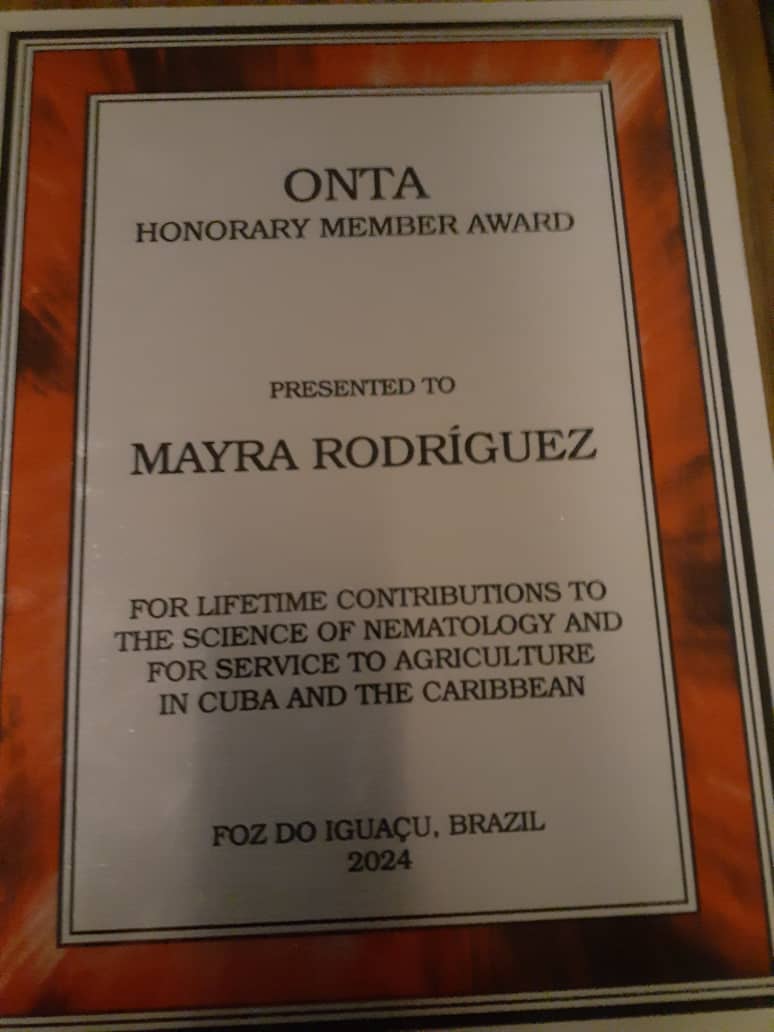 Recibió el premio como Miembro honorario de ONTA investigadora de Mayabeque