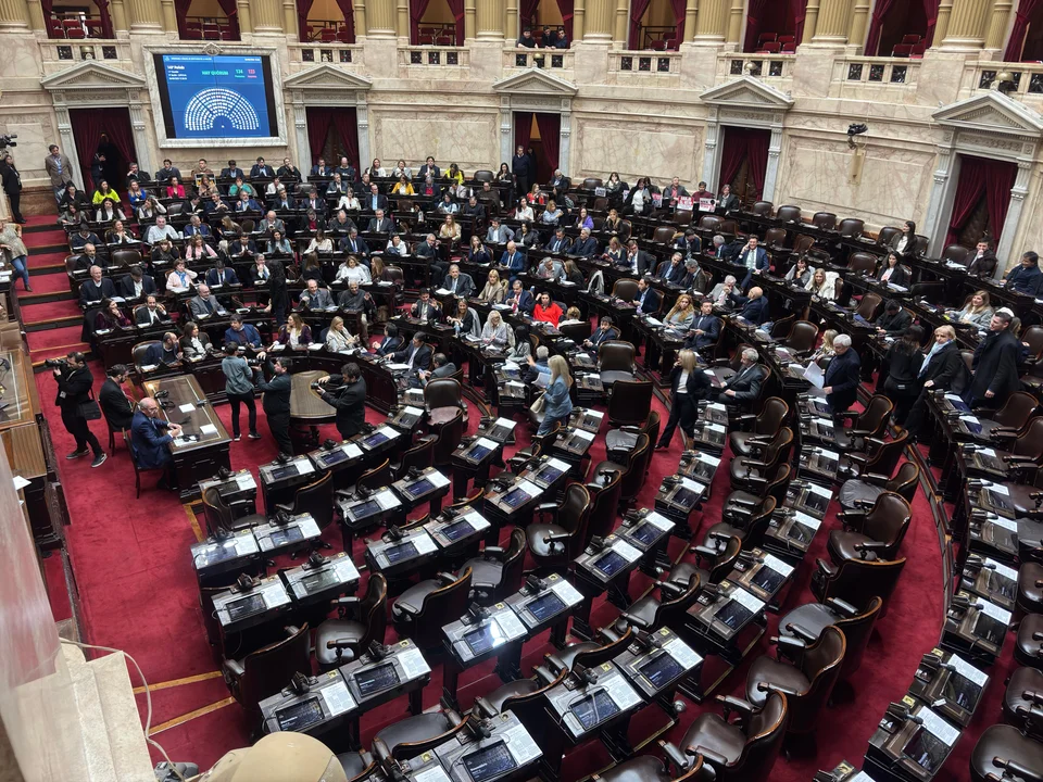 Diputados argentinos mueven piezas y ponen en jaque de nuevo a Milei. Foto: Prensa Latina