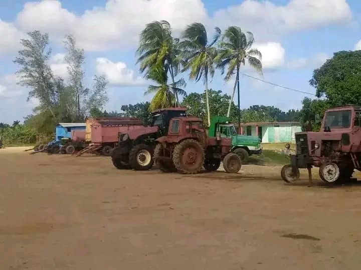 Repara maquinaria agrícola colectivo de Taller René Vallejo