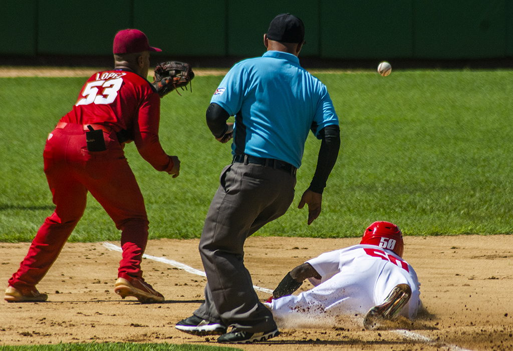 Persecución fallida: Tuneros sucumben ante temprana ventaja de los Huracanes