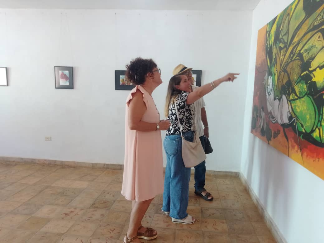 Monedas al aire en la galería Casona Sur