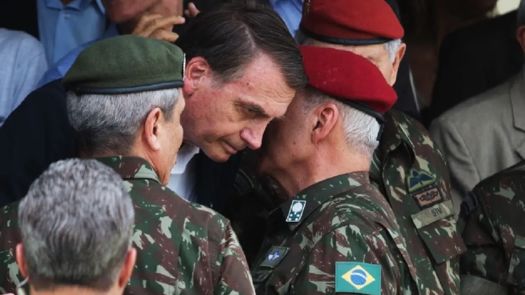 Justicia militar en Brasil acorrala a Bolsonaro y al alto mando