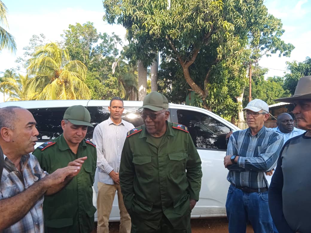 Intercambia Salvador Valdés Mesa con campesinos de Mayabeque