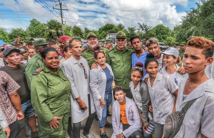 Díaz-Canel garantiza llegada de recursos tras daños de Melissa. Foto: Prensa Latina