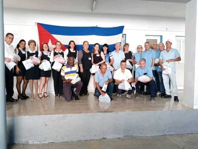 Reconocidos trabajadores de ETECSA en Mayabeque