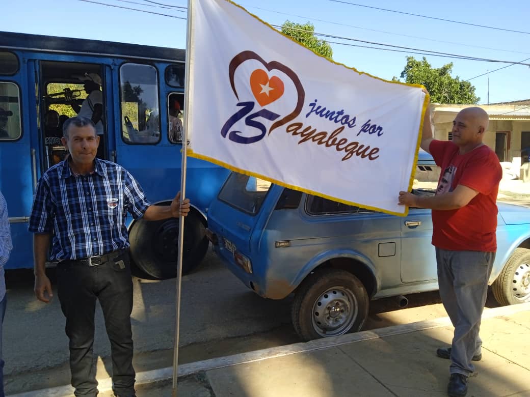 Recibe Batabanó bandera 15 aniversario de Mayabeque