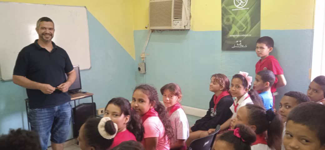 Formar, no solo instruir. Foto: Facebook