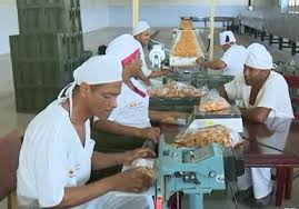 Trabajadores de industrias desafían limitaciones