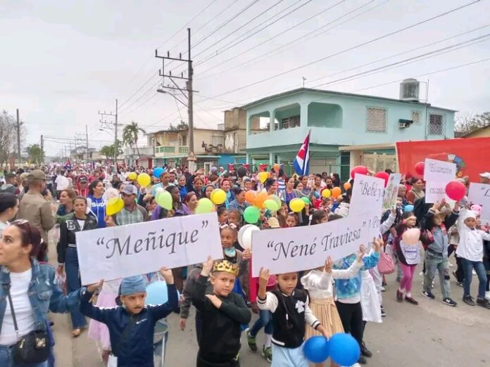 Para un pr&iacute;ncipe enano se hace esta fiesta. Foto: Radio Camoa