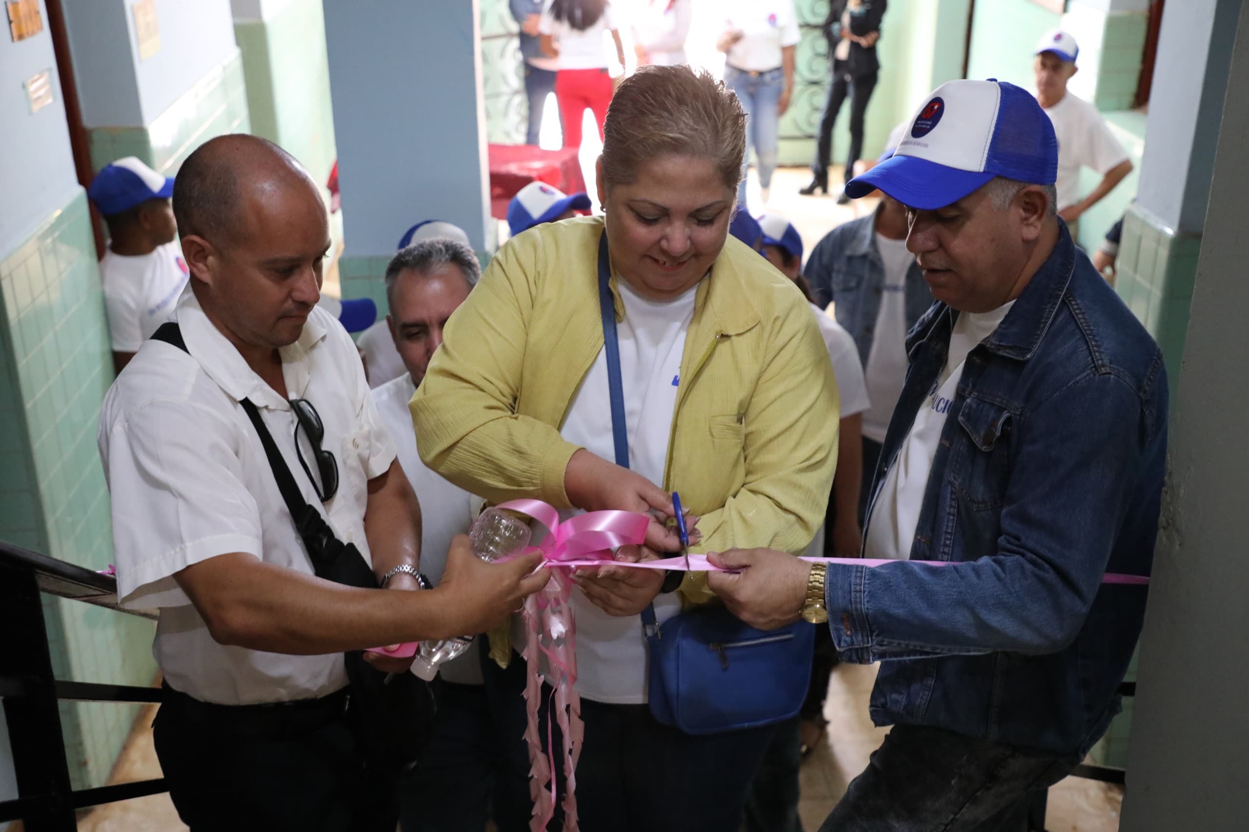 Inauguró ETECSA en Mayabeque nuevo sistema solar con respaldo en batería.