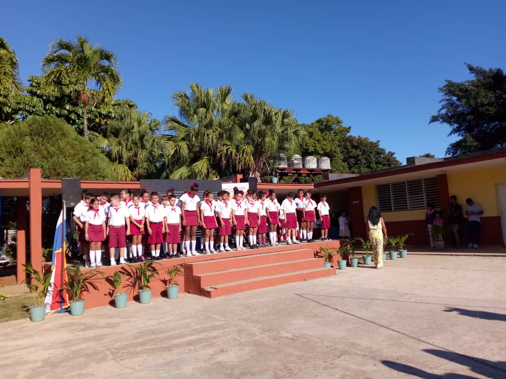 Celebra la escuela primaria Camilo Cienfuegos el aniversario 70 de su fundación