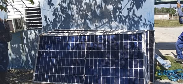 Instalan paneles fotovoltaicos en policlínico de Güines