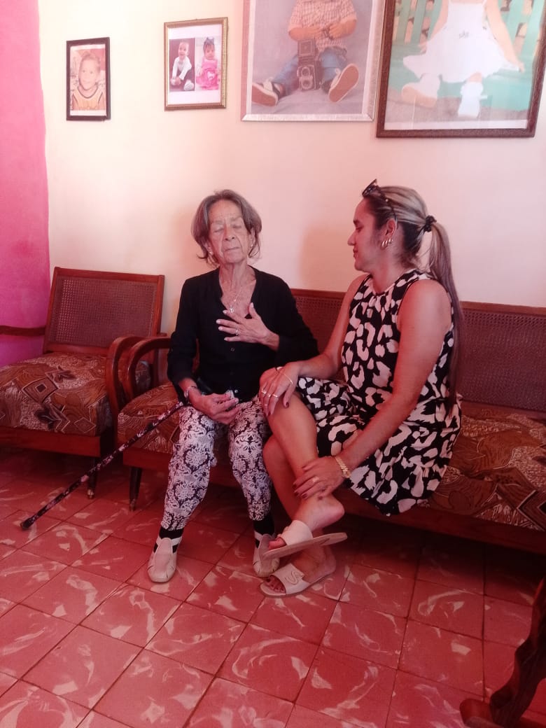 Loli, la humilde veladora de la Casa de Cultura