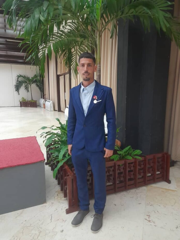 Recibió joven de ETECSA en Mayabeque la Medalla Abel Santamaría. Foto: Radio Camoa